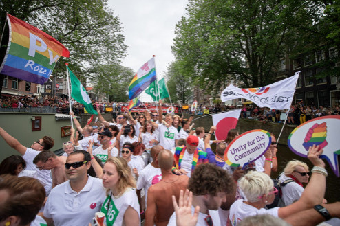 Politieke partijen varen weer gezamenlijk tijdens PRIDE Amsterdam